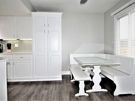 4th image of 321 Barclay Dr