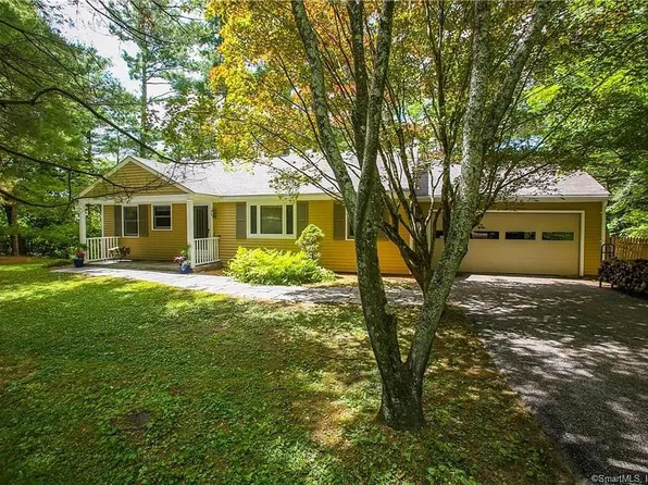 11 Woodland Cir, Lakeville, CT 06039