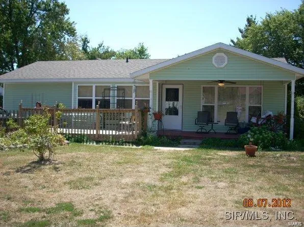 403 Crestwood Dr, Brighton, IL 62012