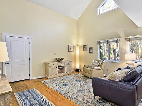 4th image of 16 Pinehurst Rd