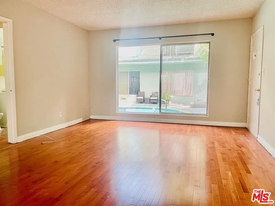 Building Photo - 941 N San Vicente Blvd #2