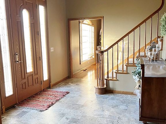 5th image of 510 Lakeside Manor Dr