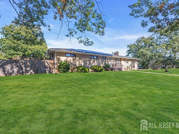 4th image of 531 Chestnut St