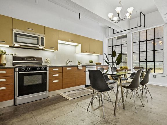 3rd image of 746 S Los Angeles St APT 304