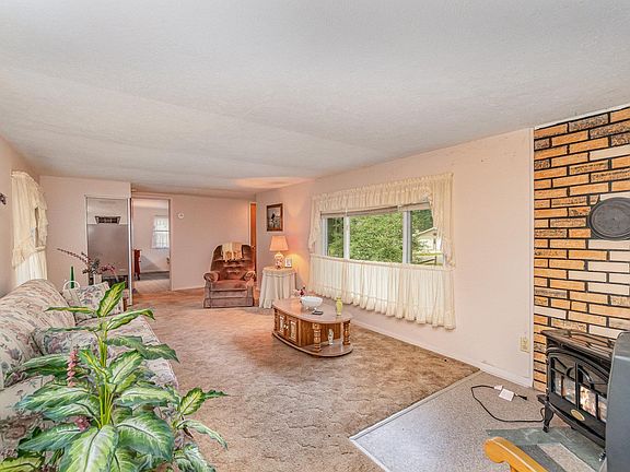 5th image of 204 Beverly Dr