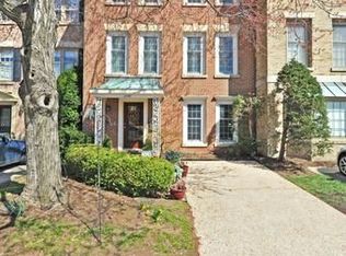 2349 S Queen St, Arlington, VA 22202
