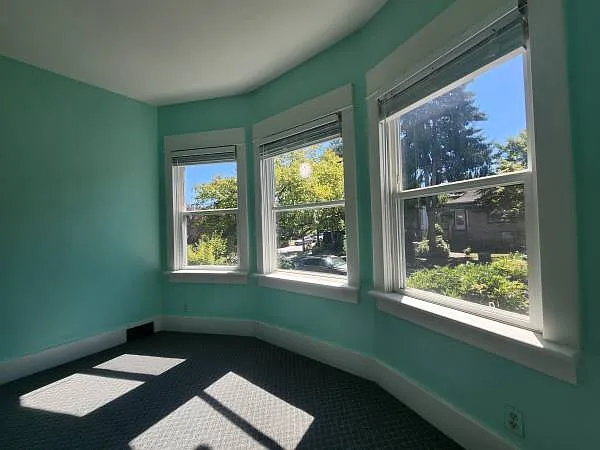 Building Photo - 967 E 14th Ave #1