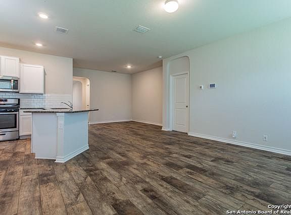4th image of 13403 Bailey Ave