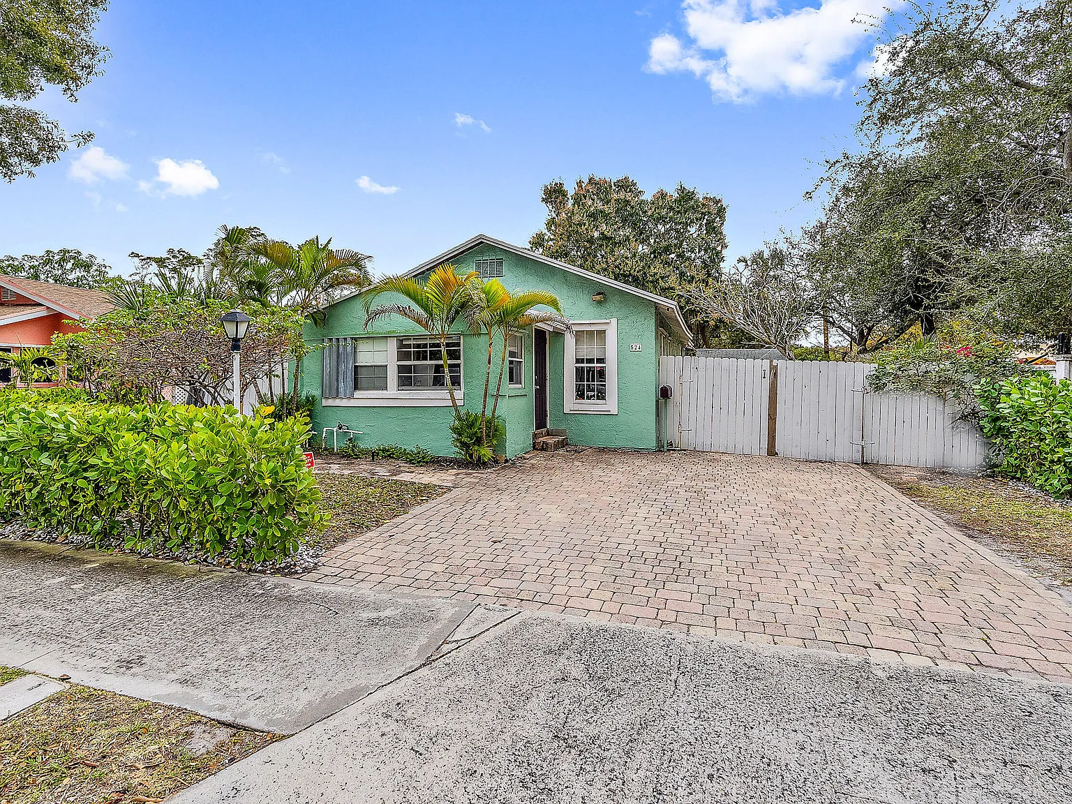 2 bed, 2.0 bath, 800 sqft, $2,500 — Photo 1