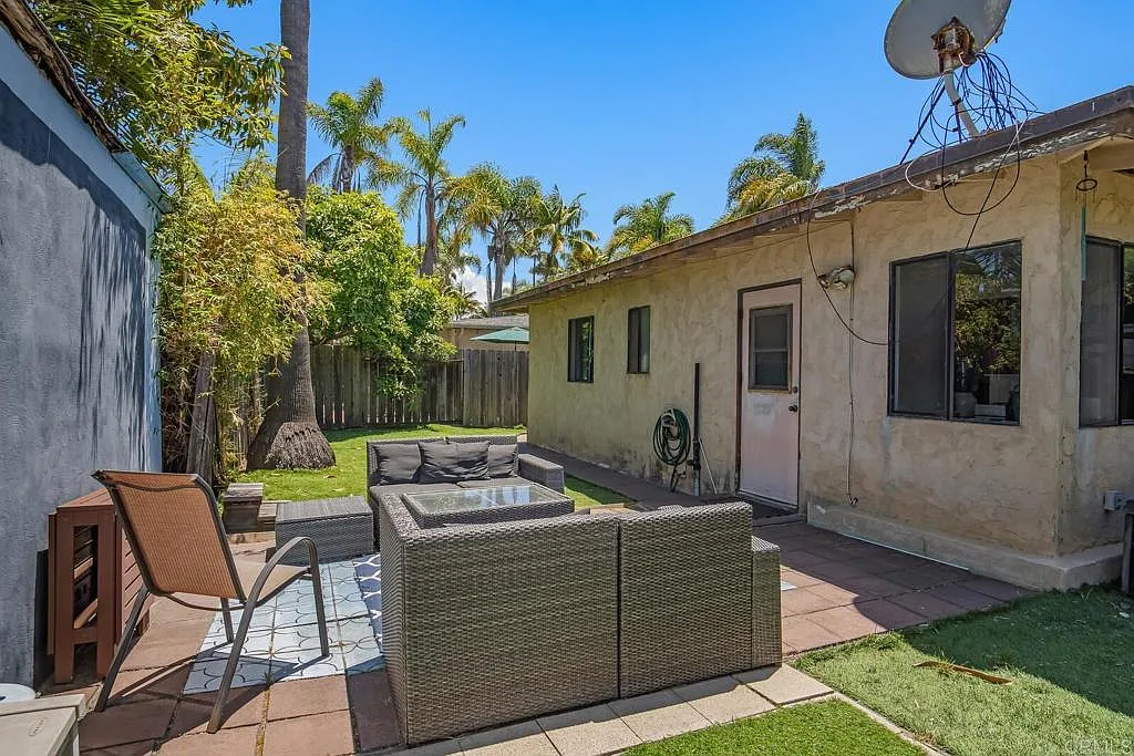 2 bed, 654 sqft, $3,600 — Photo 2