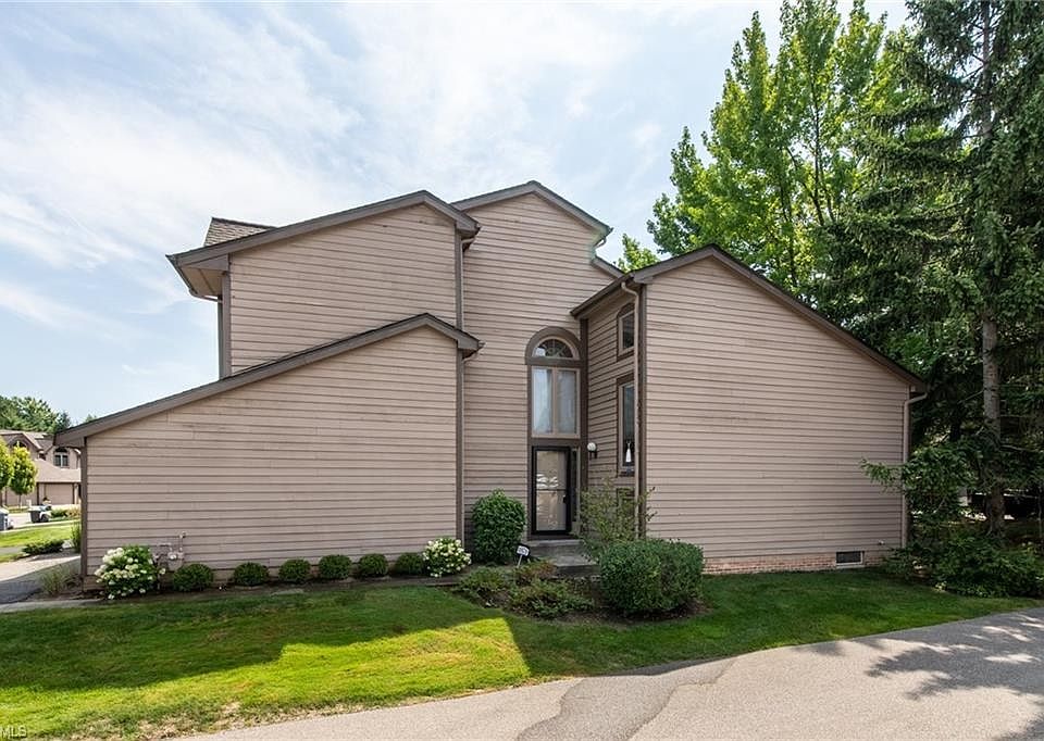 1st image of 16 Windrush Ln