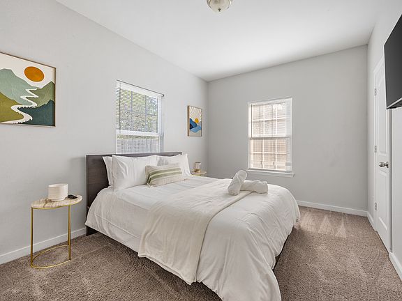 3rd image of 4611 Cherbourg St