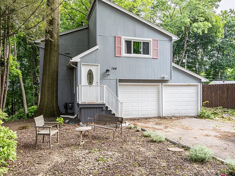 148 Chestnut Hill Dr — Photo 1