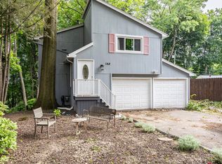 148 Chestnut Hill Dr, Rochester, NY 14617