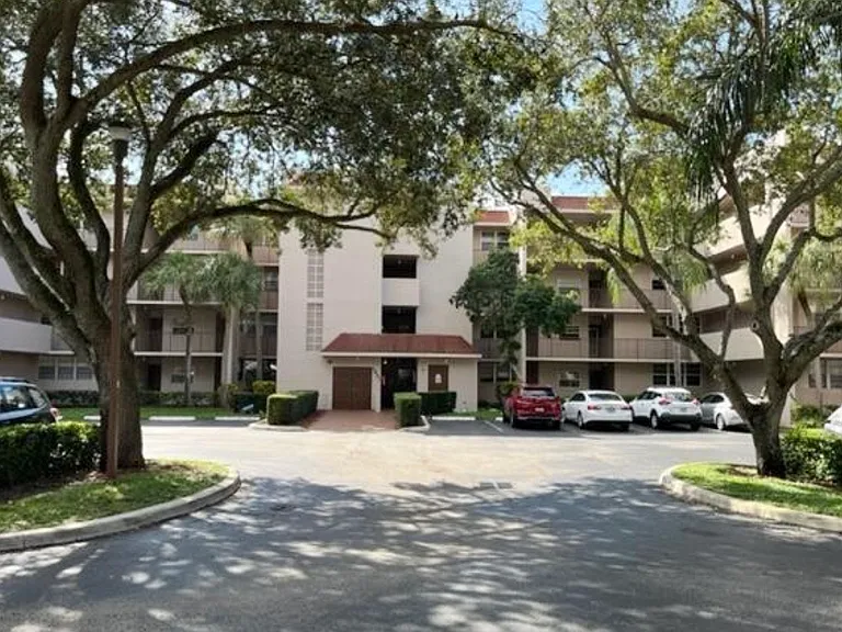 1931 Sabal Palm Dr #107 — Photo 2