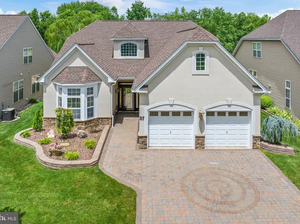 37 Monte Carlo Dr, Hamilton, NJ 08691