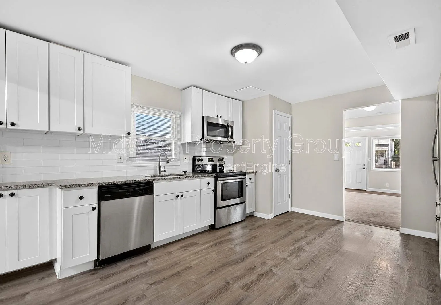 2 bed, 1.0 bath, 980 sqft, $1,695 — Photo 2