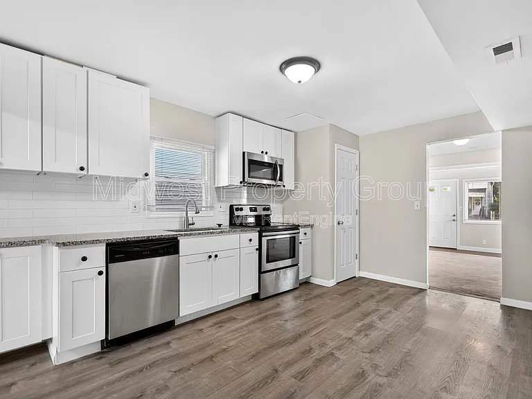 3610 Manhattan Ave — Photo 2