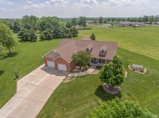 8420 Twin Lakes Dr, New Baden, IL 62265