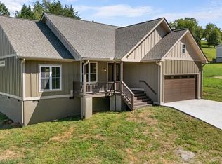 202 Jackson Heights Dr, Franklin, NC 28734
