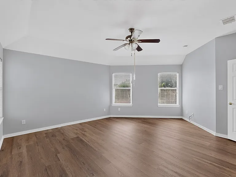 1812 Meadow Ridge Dr — Photo 18