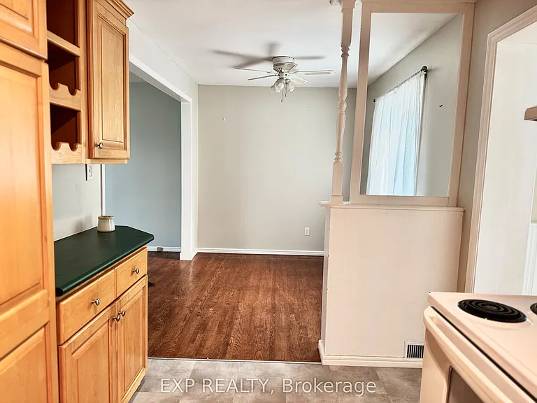 108 Katherine St — Photo 8