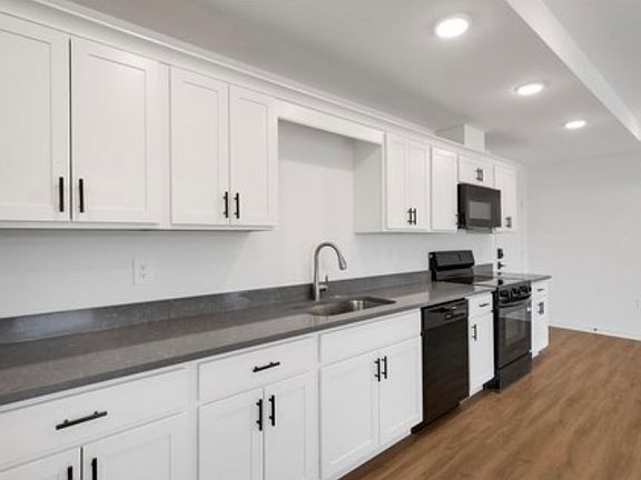 5th image of 1067 Captiva Point
