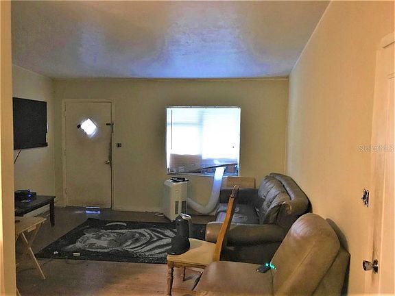 3rd image of 4302 Edgebrook Dr