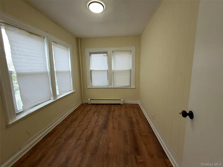 517 Laurelton Blvd — Photo 10