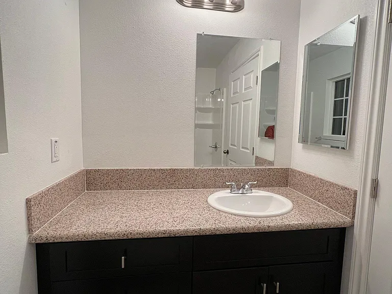 1124 N Flint Ave — Photo 9