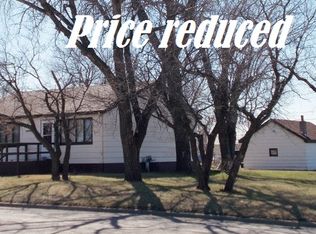 308 4th St SE, Devils Lake, ND 58301