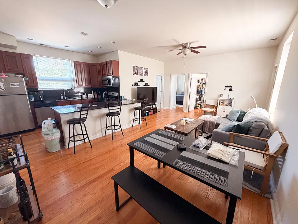 718-20 W Buckingham Pl