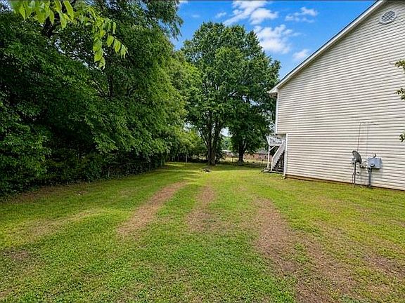 5th image of 151 Twin Oaks Dr