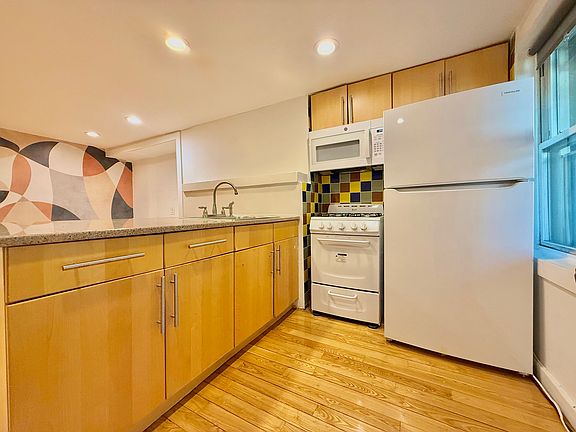 2nd image of 220 Spencer St APT 1