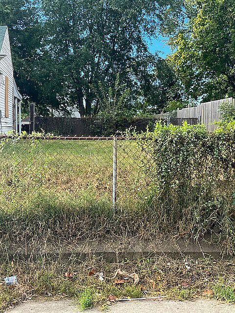 2nd image of 2618 Duncan St