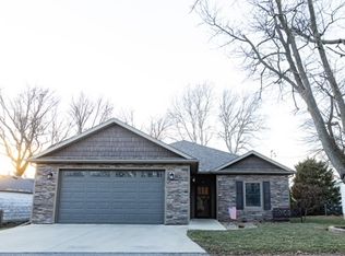 413 Moore St, Clinton, IL 61727