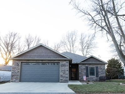 413 Moore St, Clinton, IL, 61727