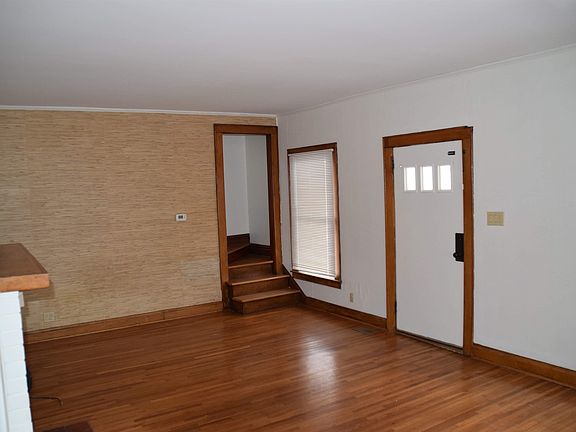 3rd image of 837 Birch St