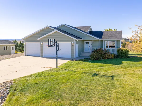 6125 Mercedes Point, Bismarck, ND 58504