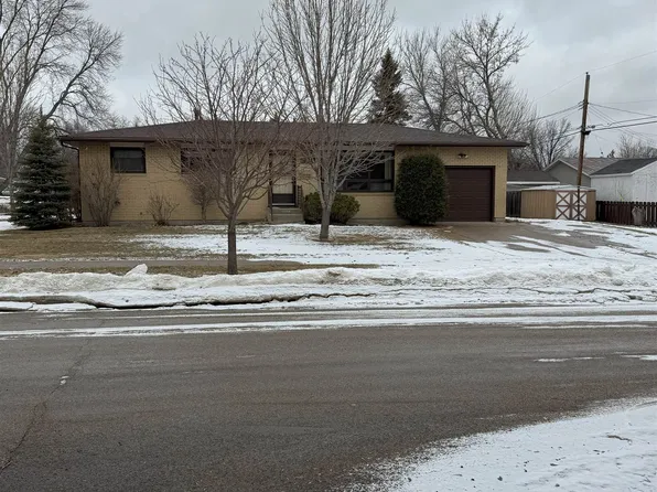 2404 2nd Ave NW, Minot, ND 58703