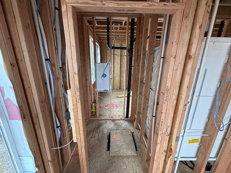 1105 NW Buchanan Ave — Photo 41