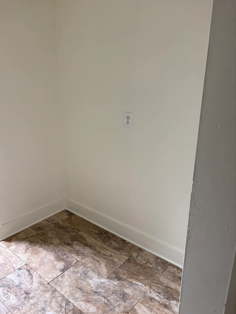 Building Photo - 6135 Jackson St #2R