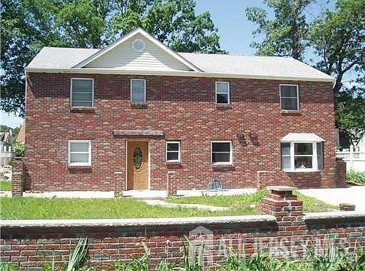 2nd image of 27 Pinetree Rd