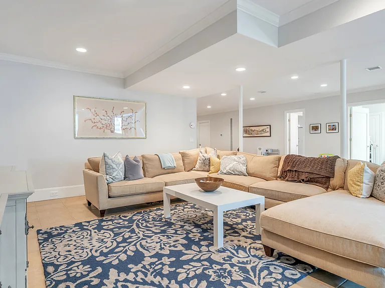 52 Edge Of Woods Rd — Photo 43