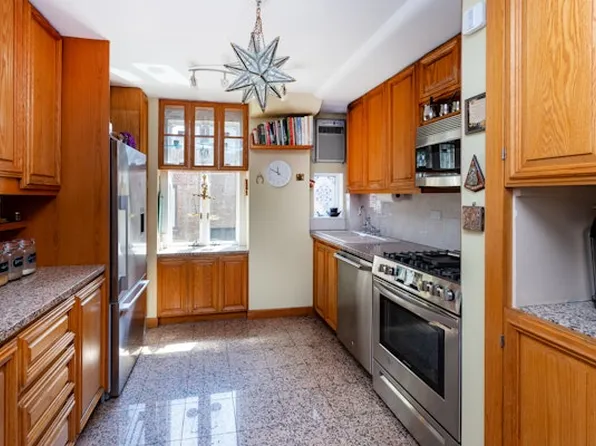 439 East 51st Street image 16 of 19