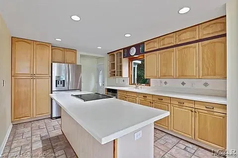 3 bed, 2744 sqft, $2,000 — Photo 4