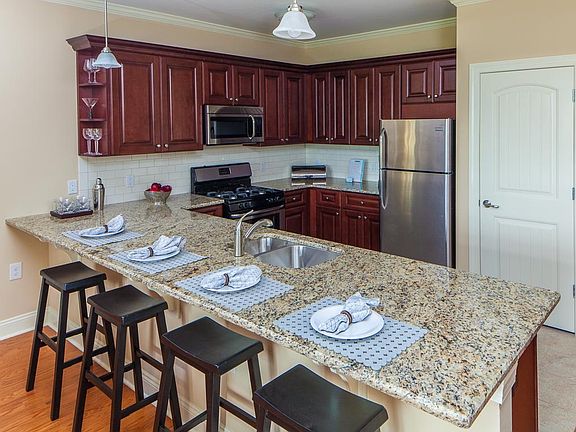4th image of 94 Burnett Ave APT 306