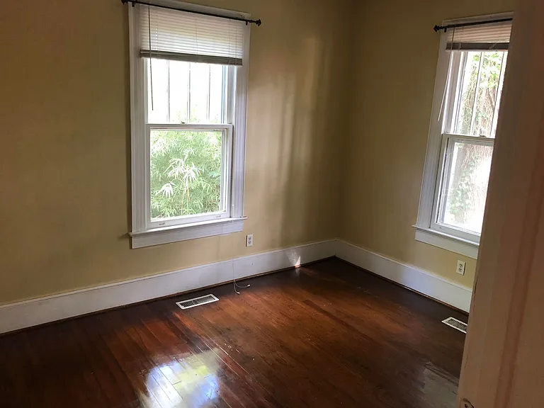 609 S Elm St — Photo 5