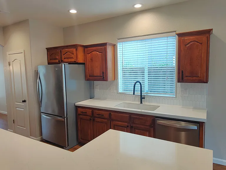 678 Prescott Ave — Photo 8