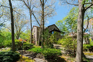 4501 Livingston Avenue 